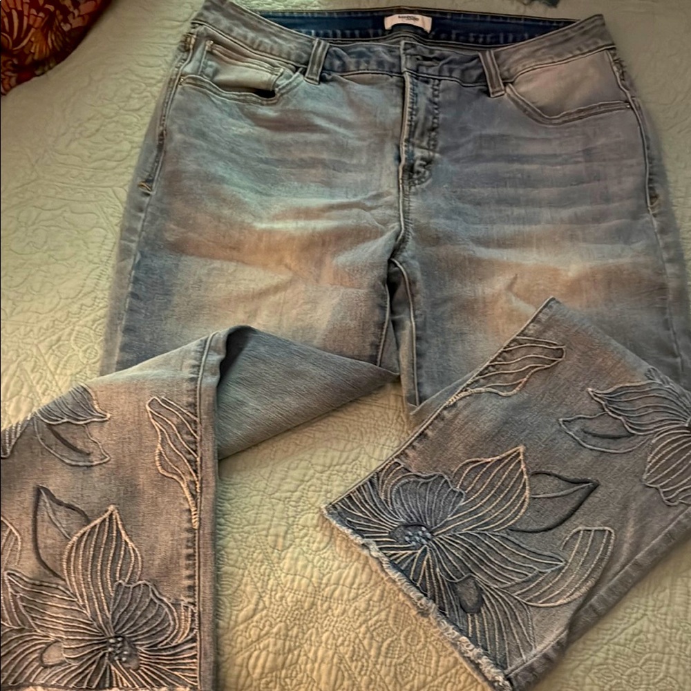 Kensie Gray Ankle Cropped Jeans with Intricate Embroidery